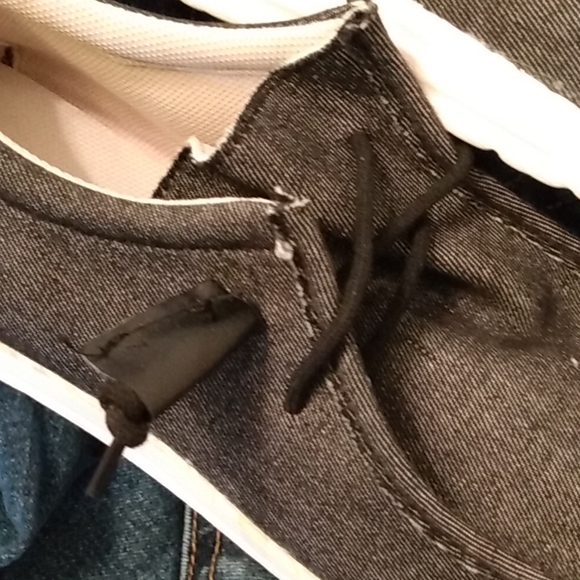 Canvas Shoes - Picture 3 of 10